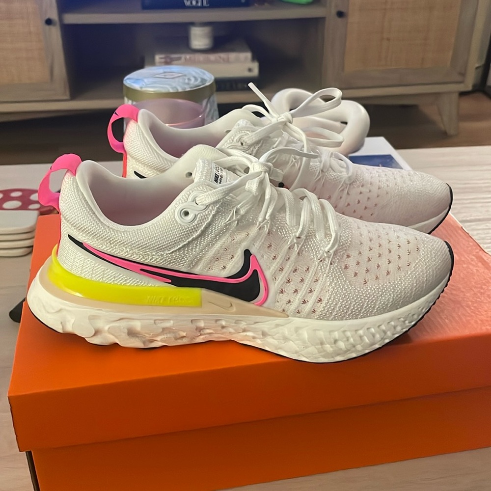 Nike womens react infinity run flyknit 2 size 6.5